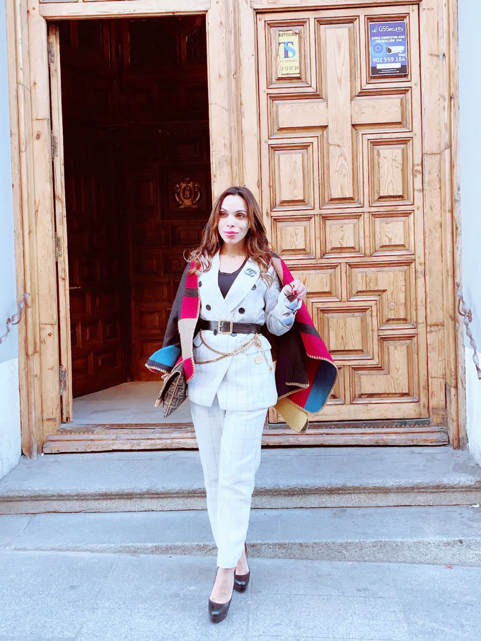 chanel-brooch-ten-con-ten-lunch